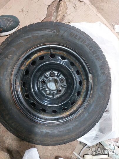 Goodyear UltraGrip Ice SUV 215/70 R16