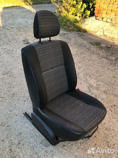 Сиденье пассажирское Рено Логан