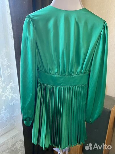 Зеленое шелковое платье S