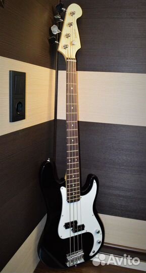 Бас-гитара (новая) + аксессуары