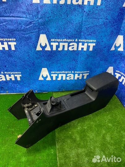 Подлокотник Mazda 3 BK Z6 2009