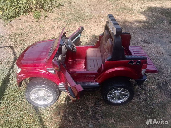 Детский электромобиль jeep