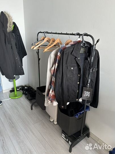 Вешалка наполная черная