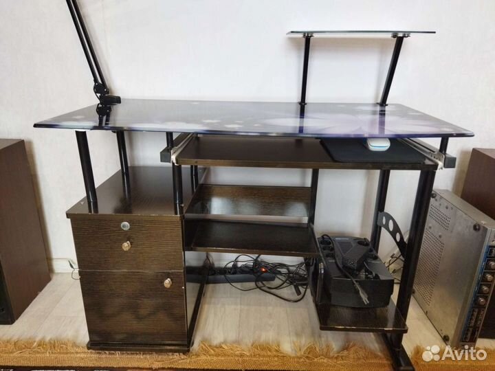 Компьютерный стол