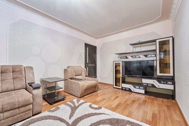 2-к. квартира, 60 м², 1/10 эт.