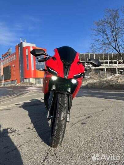 Спортивный мотоцикл BMW RR