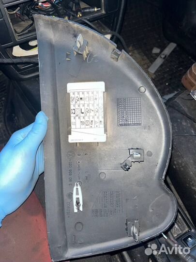 Крышка салонного блока предохранителей passat b5