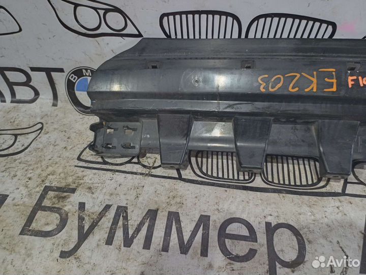 Направляющая заднего бампера BMW F10