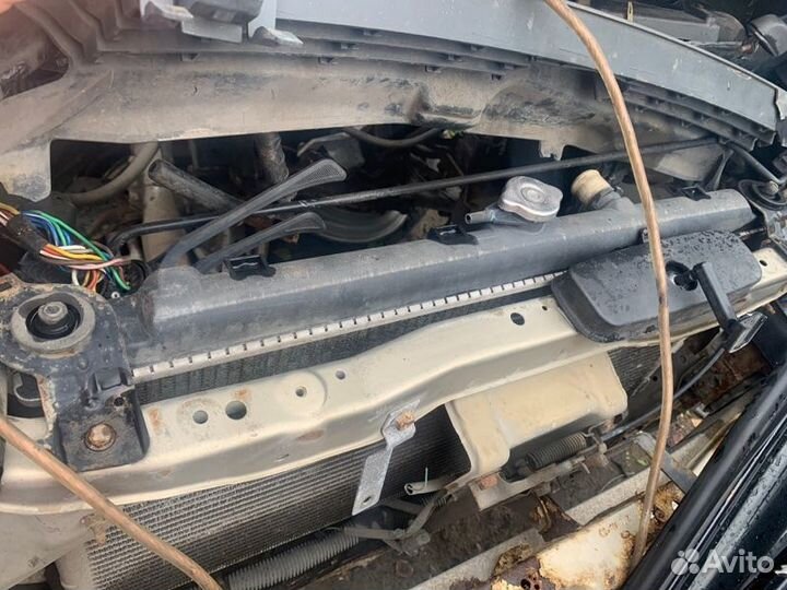 Радиатор охлаждения двигателя Nissan Primera седан