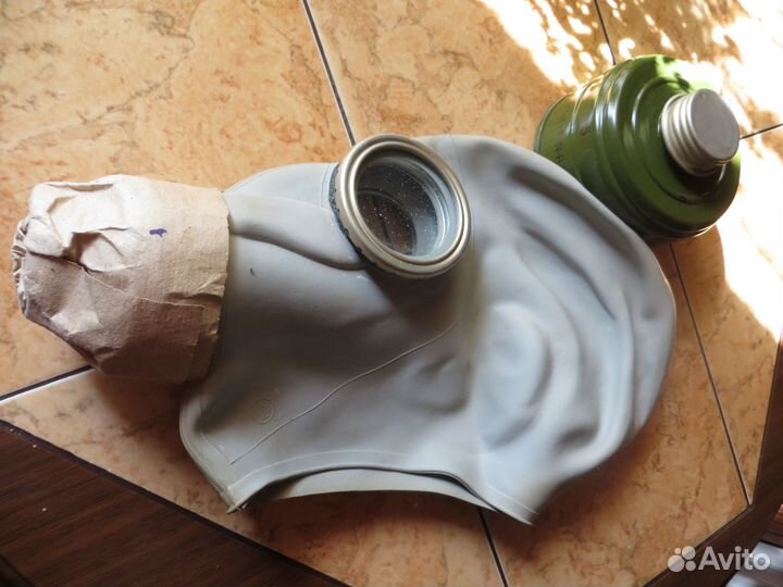 Противогазы (2 вида)