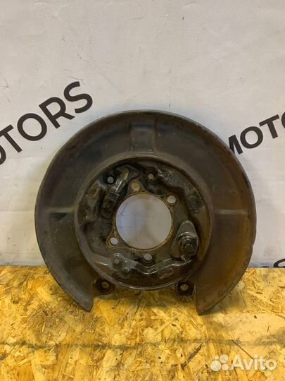 Пыльник тормозного диска правый Nissan X-Trail T31