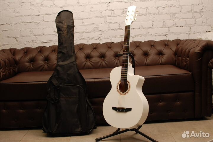 Акустическая гитара + Аксессуар