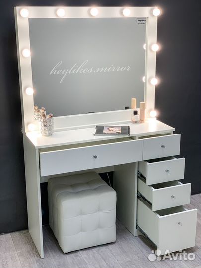 Туалетный столик с подсветкой