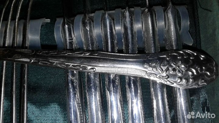 Столовый набор: ножи и вилки