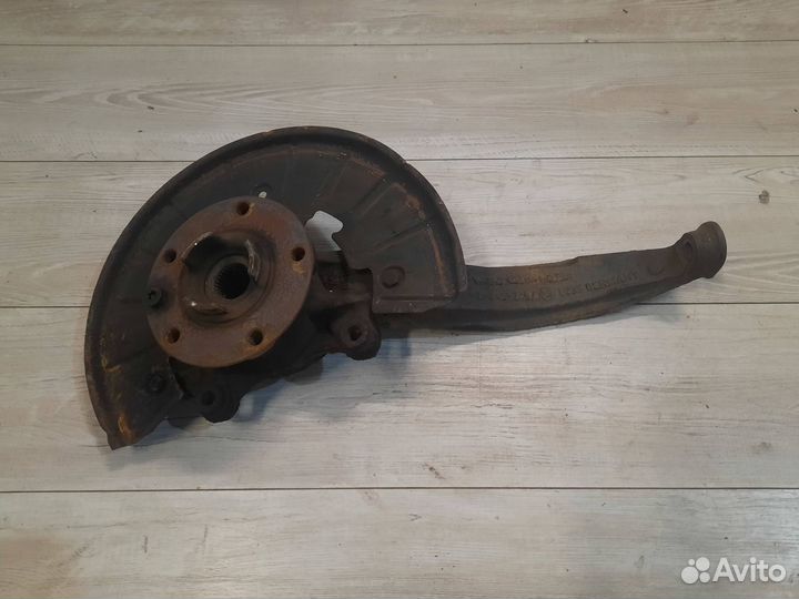 Кулак поворотный передний Audi Q7 VW Touareg II