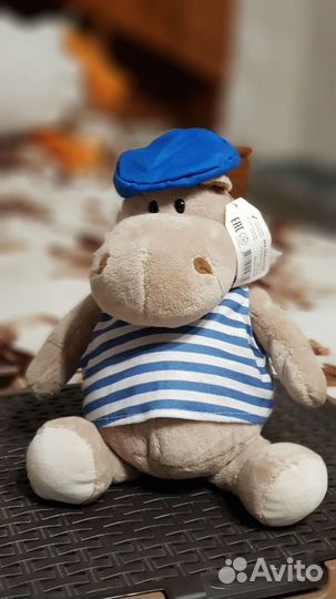 Игрушка бегемот десантник