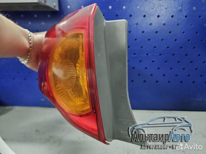 Фонарь задний левый Toyota Corolla E150 наружный