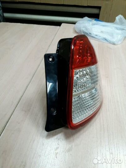 Сузуки SX4 задний правый фонарь