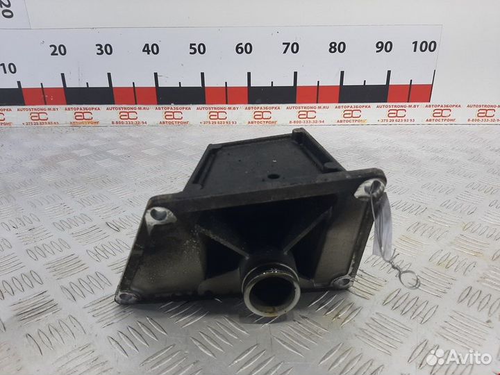 Кронштейн полуоси BMW X5 E53 рест. 2006