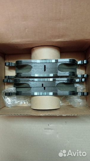 Тормозные колодки LR072681