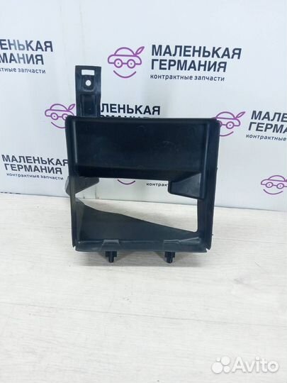 Воздуховод (дефлектор) радиатора правый нижний BMW