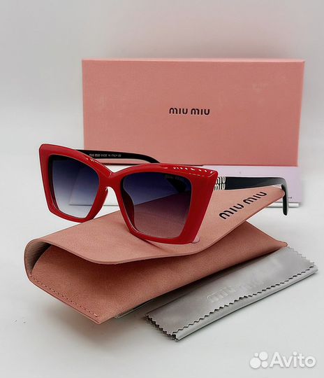 Солнцезащитные очки Miu Miu