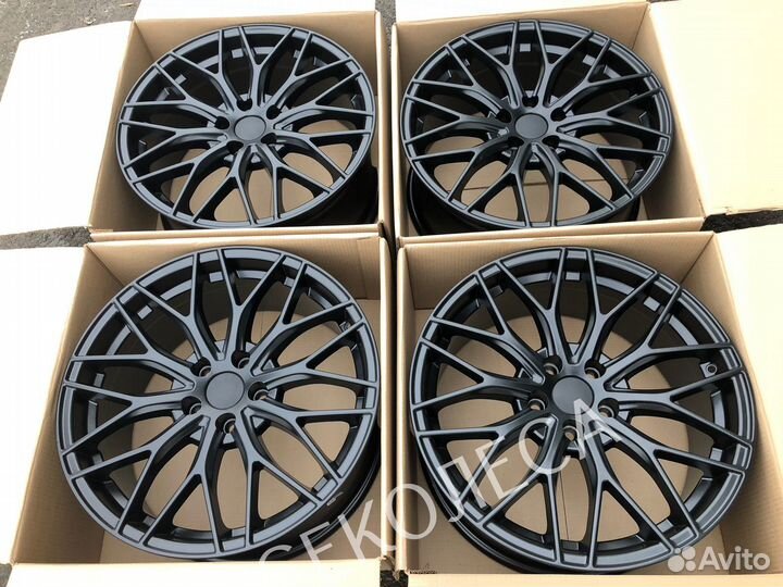 Black matt r17 5-114,3 комплект новых дисков