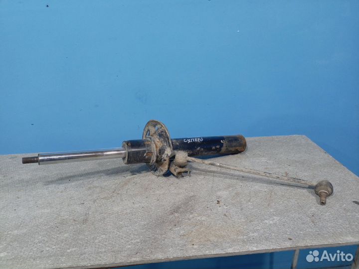 Амортизатор передний левыйправый Skoda Superb 2