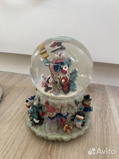 Новогодний шар со снегом