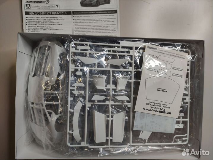 Сборная модель 1/24 Aoshima Lamborghini Aventador