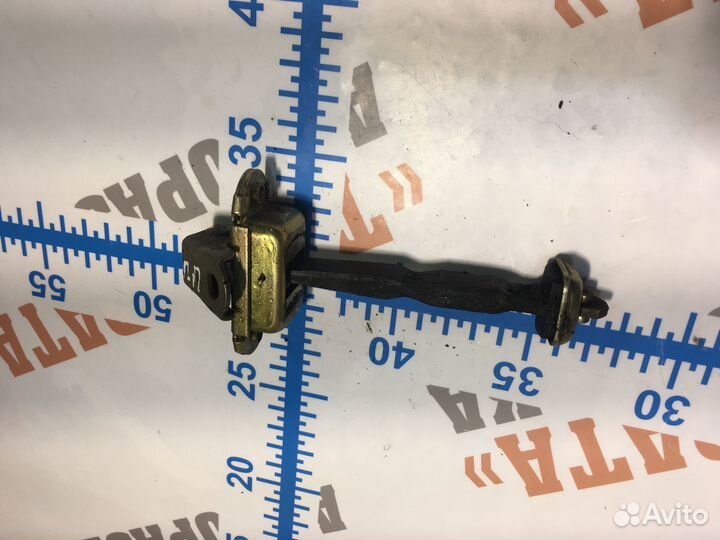 Ниссан Ограничитель открытия передней двери Прав