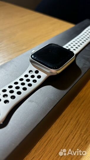 Часы apple watch se 44mm Nike