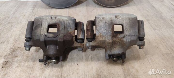 Суппорта и диски передняя Mitsubishi Lancer 10