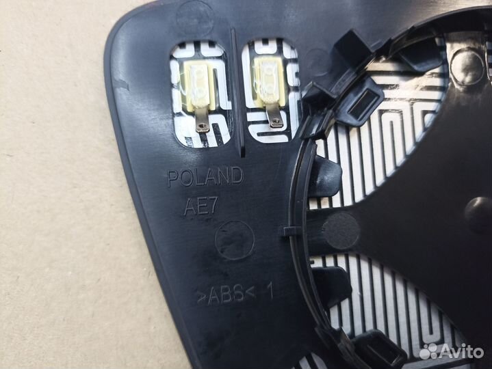 Зеркальный элемент Skoda Rapid / VW Polo 6