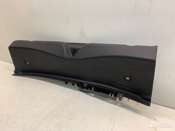 Накладка замка багажника Mercedes-Benz E-Class