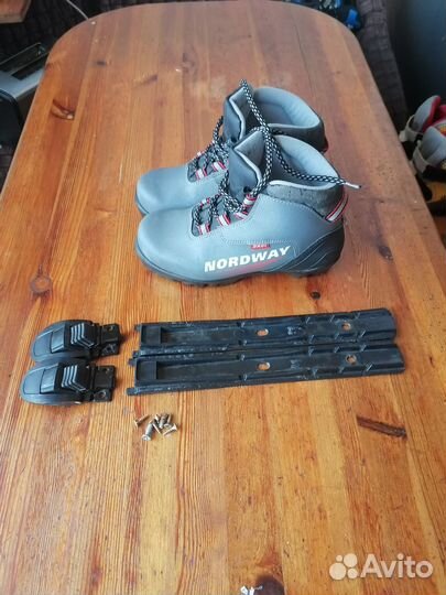 Лыжные ботинки