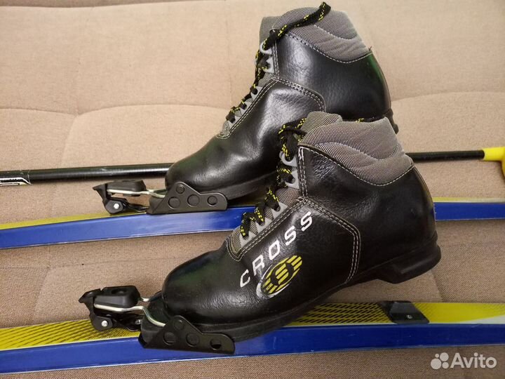 Лыжи 150см, палки, ботинки 34