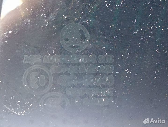 Форточка двери задняя левая с хромом Skoda Octavia