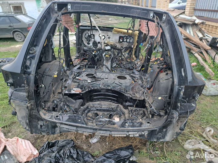 Задняя часть кузова на Porsche Cayenne