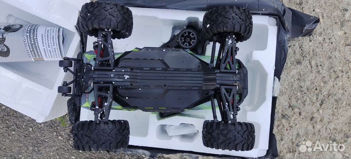 Радиоуправляемая модель новая клон Traxxas maxx
