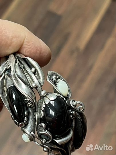 Серебряный браслет с камнями