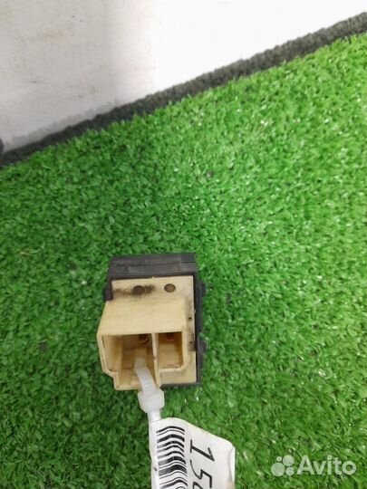 Кнопка стеклоподъемника задняя левая Chrysler