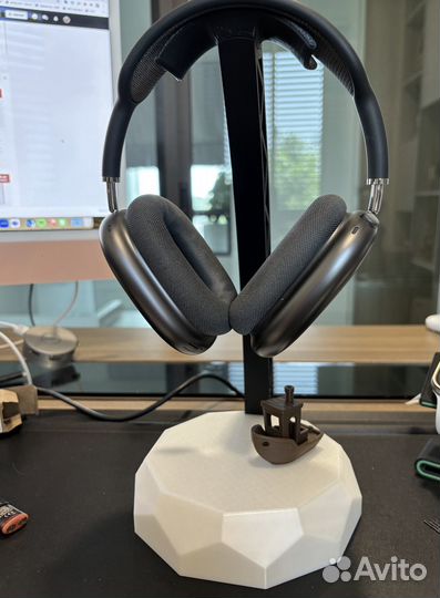 Подставка для наушников в минималистичном стиле