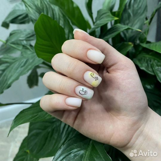 Модель на маникюр/педикюр/брови