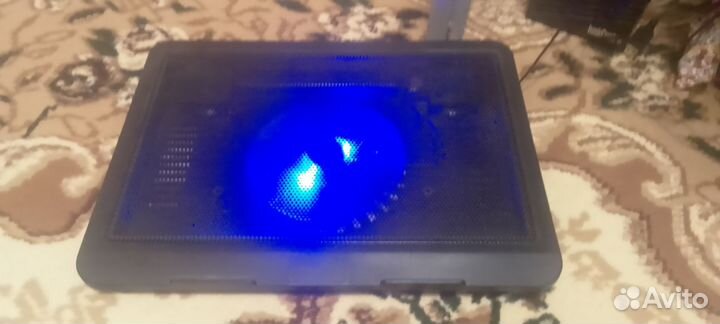 Подставка с охлаждением