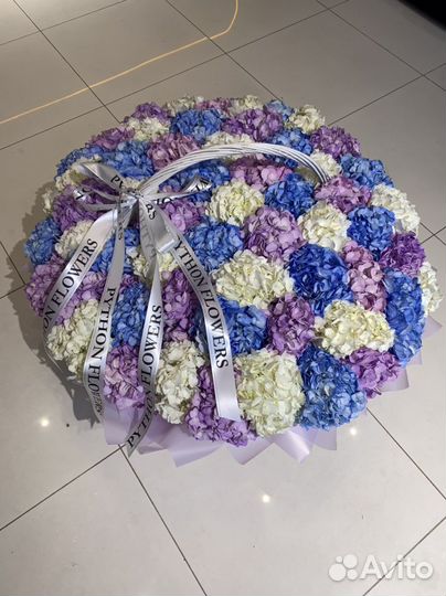 Корзина большая из гортензий