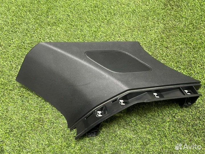 Обшивка стойки багажника задняя правая Porsche