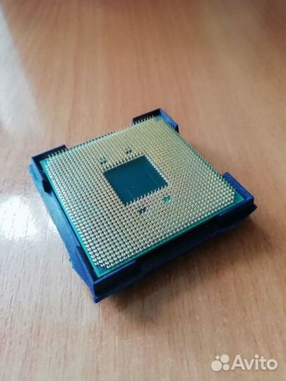 Новый AMD Ryzen 5 2400G процессор