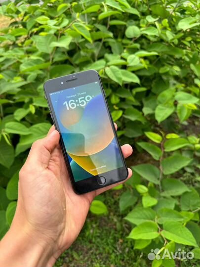 iPhone 8 Plus, 64 ГБ