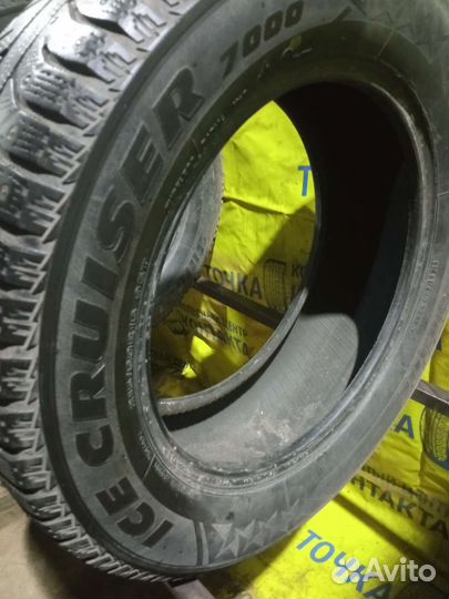 Bridgestone Ice Cruiser 7000 215/60 R16